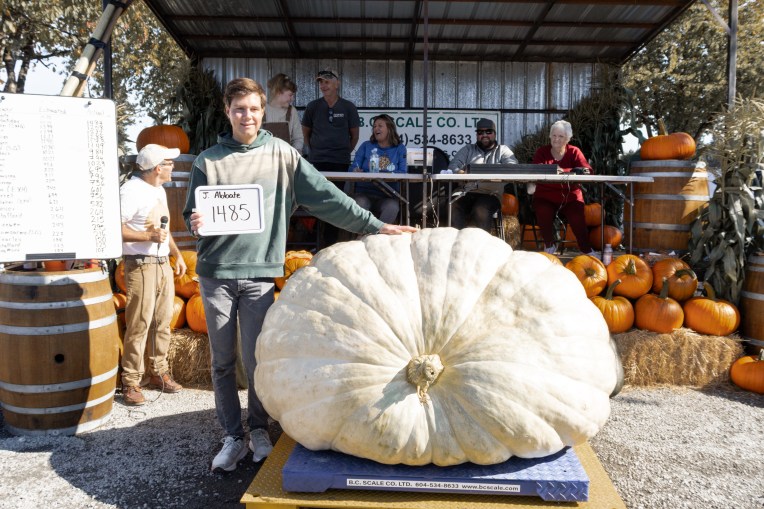 1st Place Giant Pumpkin - Jordan Abbate from Kelowna BC